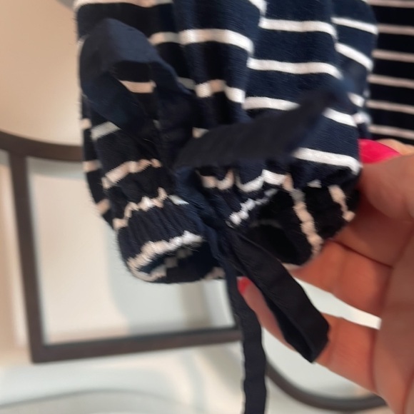 BANANA REPUBLIC OFF SHOULDER TOP NAVY/WHITE STRIPE SIZE EXTRA SMALL - Picture 5 of 8